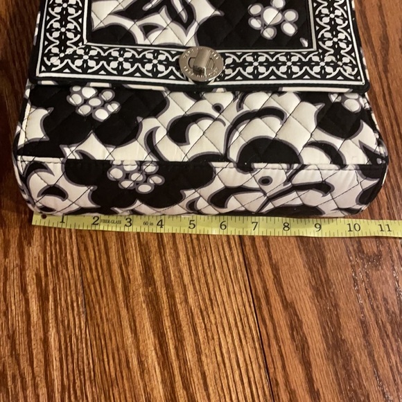 VERA BRADLEY STRUCTURED QUILTED handbag crossbody  purse FLORAL BLACK WHITE NWOT - Picture 11 of 16